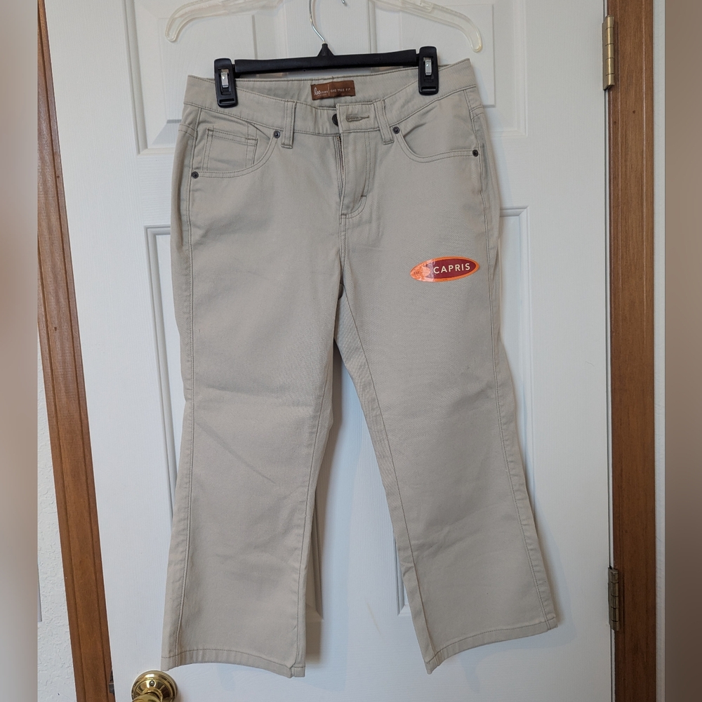 NWT Lee Women's Beige Capri Jeans